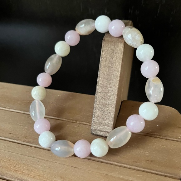 Kunzite, Moonstone & Flower Agate Natural Stone Crystal Beaded Stretch Bracelet - Picture 1 of 6